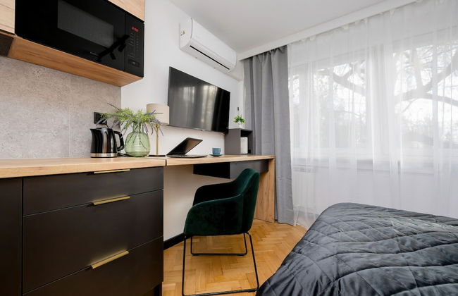 Black & Wooden Apartment by Renters - Foto 14