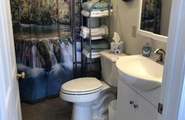 Anthony Beach - Seneca Lakefront Retreat w Covered Dock Lounge Area - Hot Tub & Fire Pit - Pets OK - Foto 14