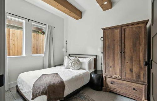 Kerns 6BR Gem - New Build Spanish Flair - Photo 33