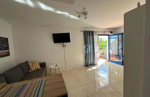 Sunny home in the center near the beach - Photo 8