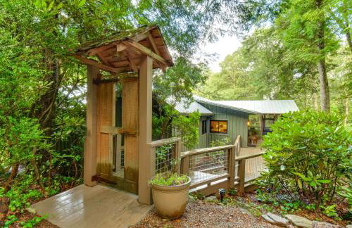 Tranquil Highlands Cottage with Fire Pit and Stream! - Foto 1