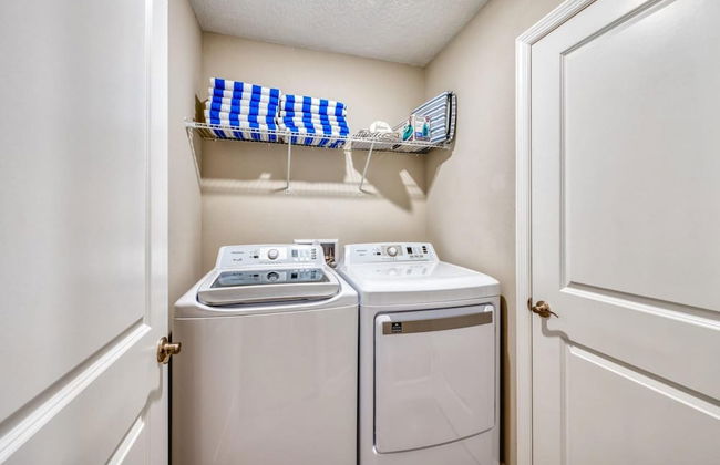 Luxury 5 Bedroom Home 10 Minutes From Disney - Photo 32