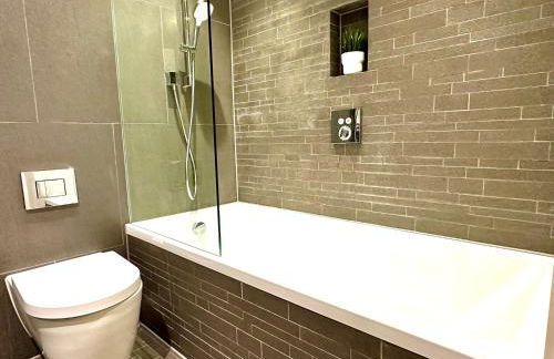 Beautiful New 2 Bedroom Apartment - Next to the Beach - Great Location - FREE Parking - Fast WiFi - Smart TV - sleeps up to 4! Close to Purbeck, Corfe Castle, Sandbanks, Poole & Bournemouth - Foto 16