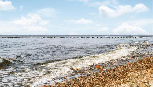 Beautiful Home In Karwienskie Blota - Foto 2