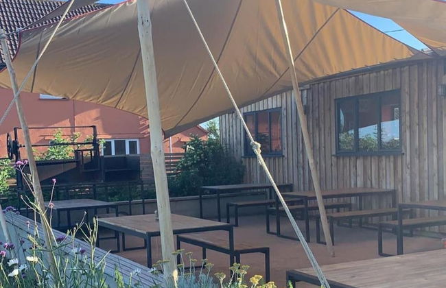 Beautiful Rural Yurt With Wood Fired hot tub - Foto 17