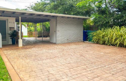 Serene Cottage Retreat Ideal for Couples & Solo Travelers - Photo 2