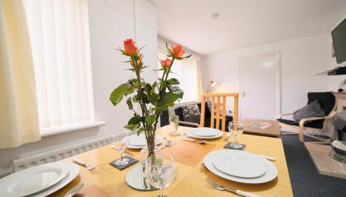 Two Bedroom House By Travel Lets Holiday Homes Ballykelly With Private Garden - Foto 2