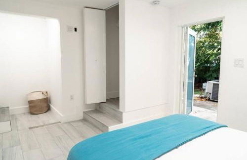 Luxury Retreat 3B ,2Ba POOL , Coral Gables Center - Photo 39