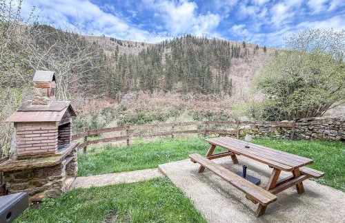 Cabaña La Gurueba, frente rio y cascada - Foto 11