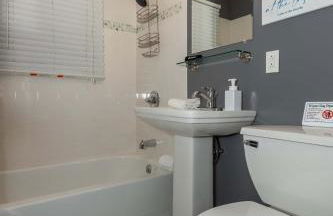 Lakefront Family Home Private Dock with Huge Views - Foto 26