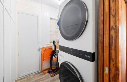 Historic Oceanside Cabin with Peek-a-boo views dog friendly - Foto 21