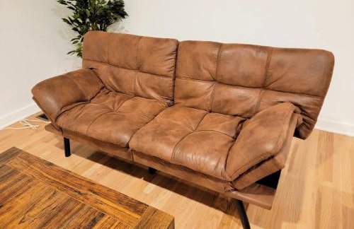 Private and large 2 bedroom house with Pool table, backyard and office near attractions - Foto 12