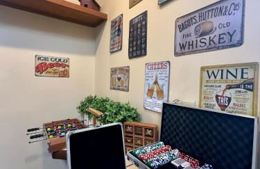 WOW!! Ultimate Pocono Retreat, Hot Tub, Game Room, Deck, Lakes, Skiing, Pools - Foto 31