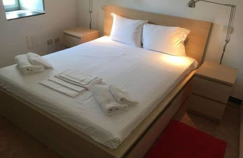 Stunning medieval setting surrounded by mountains - Photo 10