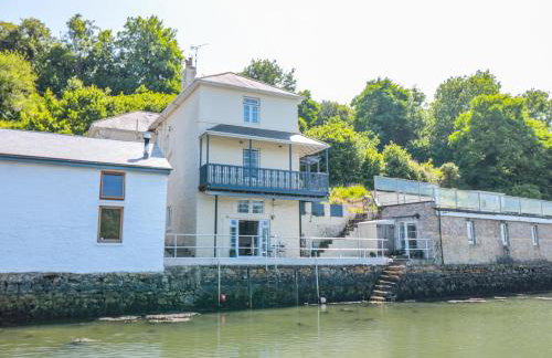 Shipwrights - Photo 24