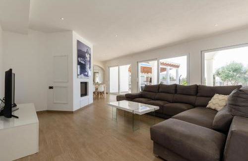 Villa Maravilla with HEATABLE pool ROOFTOPbar with sea views - Foto 4