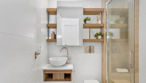 Newly Built Apartment with Direct Pool Access - Photo 5, Shower