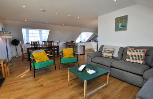 Bass View Cellardyke- contemporary coastal stay - Photo 1