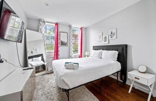 2 Queen Beds, TV's in Bedroom, Path to Manhattan - Foto 12