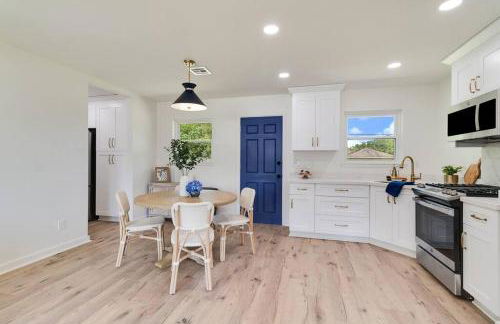 Central Lafayette location w/King Bed & Coffee Bar - Foto 16