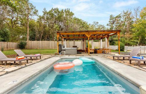 Manchaca 4 bedroom sleeps 10 Pool and Hot tub - Photo 53