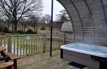 The Ness, Lodge with Hot Tub - Photo 4