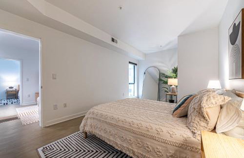 Stylish 2BDR & 2BTH - 15 mins walk to the beach! - Foto 41