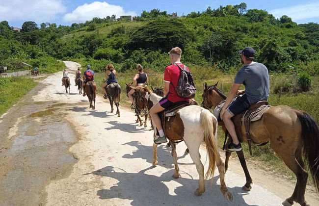 Horse Riding in The Parque El Cubano Natural Park - Foto 9