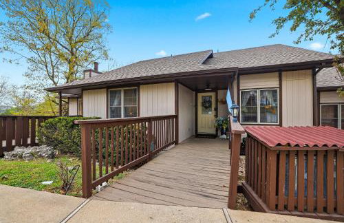 Holiday Island Escape w/ Panoramic Lake Views - Foto 29
