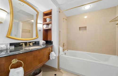 2BR 3BA Beachfront Condo CozySuites at Showboat - Foto 21