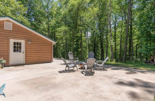 Modern Cabin in the Woods with Hot Tub - Photo 20