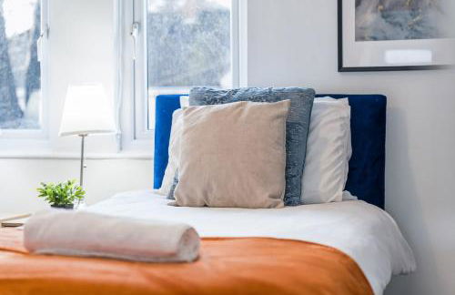 #93 Stylish Warwick Home - 10 mins to Warwick Castle - Sleeps 6 - " Perfect for Contractors and Families - Free Parking" - Foto 14