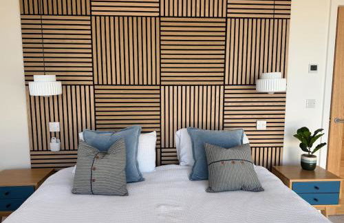 Still Waters - Luxury Lakeside Retreat with Hot Tub - Photo 14