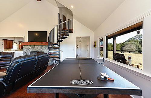 Secluded Lodge 8acres Hot Tub, Pingpong pedalboat! - Foto 23