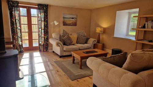 Highland River Cottage with Hot Tub - Foto 2