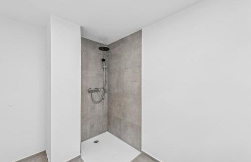 BAT Home Solutions Trierweiler - alles was ein Hotel nicht bietet - 5 Apartments 40 bis 120 qm für bis zu 29 Personen - 5-Raum-Apartment barrierefrei - 60 qm Balkon mit Blick bis Luxemburg - einzeln bis komplett buchbar - 3 Min zur A64 - Foto 47