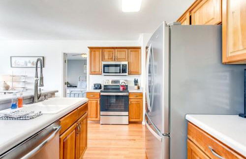 Game Room Fenced backyard Sleeps 10 Fire Pit - Photo 23