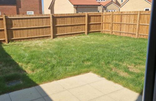 Peterborough - House - Sleeps 8 - Parking - Garden - Foto 13