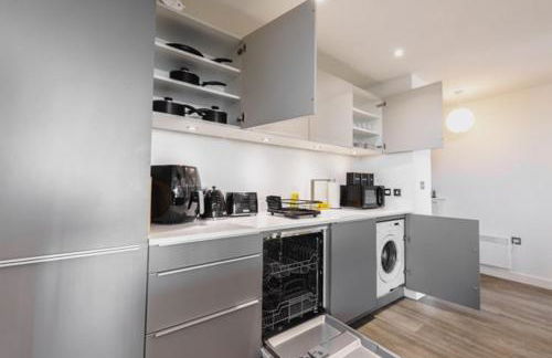 Stylish Skyline Apartment - 2 Bed, 2 Bath, Gym, Concierge in City Centre - Foto 49