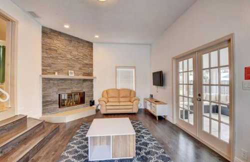 5 BR Mansion with Pool and non-heated Jacuzzi Games in Boynton Beach - Photo 2