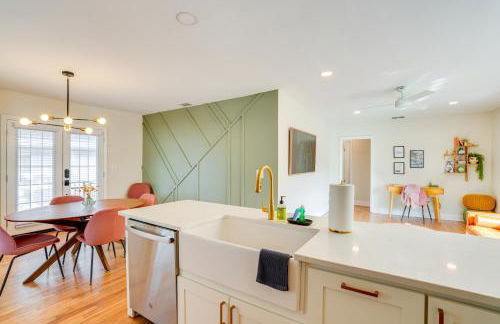 Mid-Century Lakeland Home with Game Room! - Foto 8