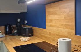 SUPERBE APPARTEMENT porte de la Cité Médiévale à SOMMIERES entièrement rénové très bien équipé 6 pers balcon clim parking privé devant - Foto 11