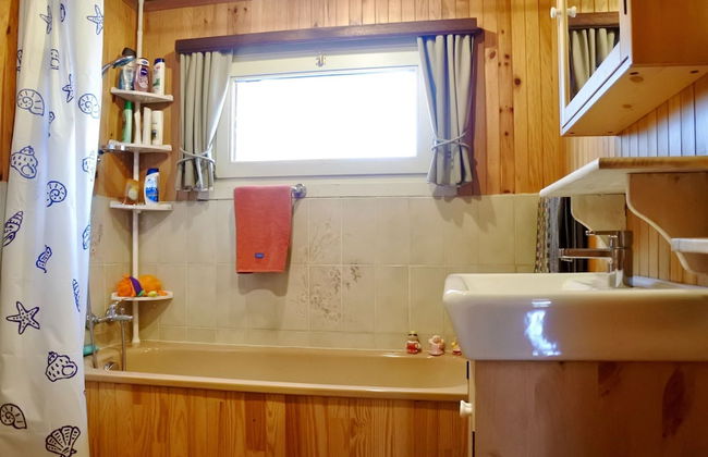 Charming Holiday Chalet Located in a Private Estate With Fenced Garden - Foto 6