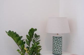 Bright & Spacious Villa by Beach - Photo 27