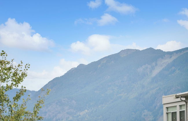 Stylish Urban Retreat 2BR Condo - Photo 66