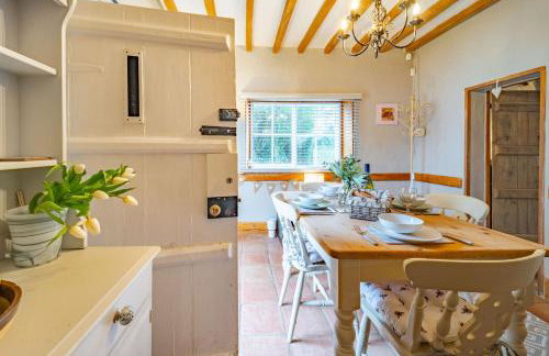 Swift Host - 2 Bedrooms - Period Cottage - Garden - Village Location - Dog Friendly - Foto 1