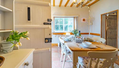 Swift Host - 2 Bedrooms - Period Cottage - Garden - Village Location - Dog Friendly - Foto 1