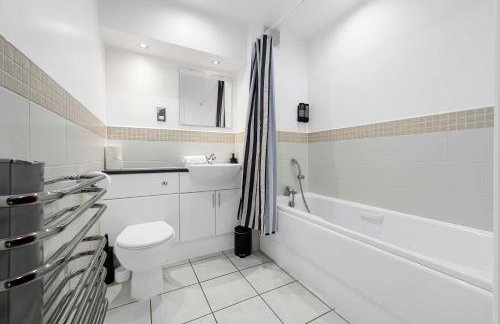 Modern Apartment, Free Parking by City SuperHost - Foto 16