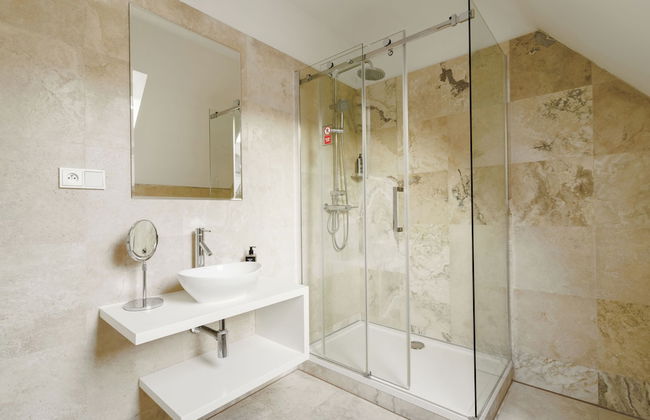 Limehome Prague Halkova - Foto 76