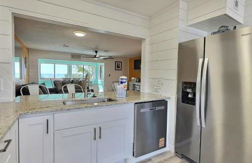 On the Beach, Walk to Village, Watch the Sunsets from Balcony - Foto 49